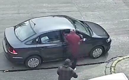 VIDEO: En 20 segundos, asaltan a matrimonio con menor discapacitada en Morelos