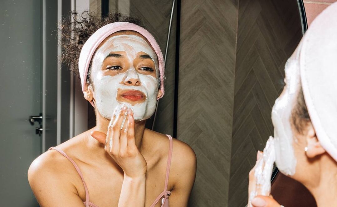 En la noche es aconsejable usar productos destinados para ese momento del día / Foto: Pexels