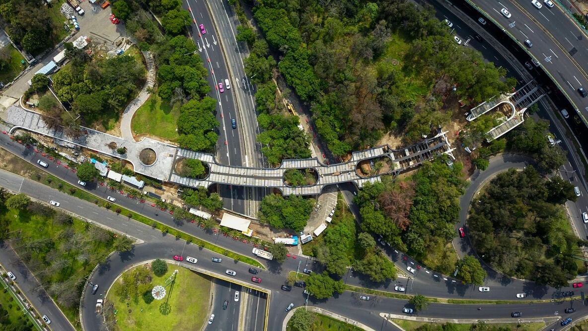 El puente peatonal irá de Molino del Rey a la Avenida de los Compositores, cruzará Calzada Chivatito y pasará entre los dos pisos del Periférico. Fotos: René Villeda/ EL UNIVERSAL