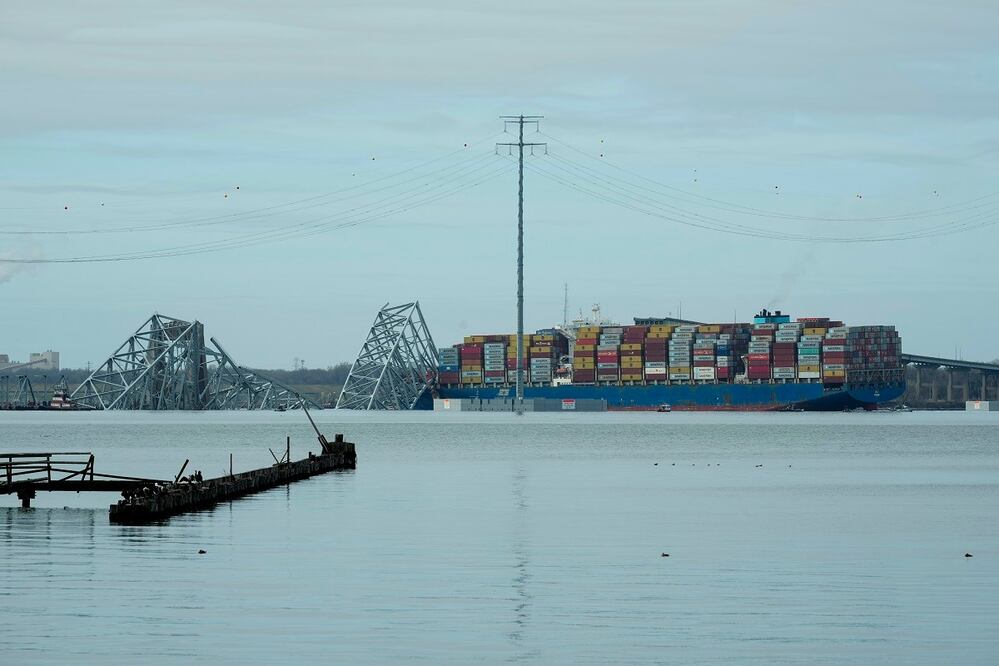 El cierre forzoso del puerto de Baltimore puede causar daños económicos sustanciales; su actividad genera más de 15 mil empleos directos y casi 140 mil indirectos. Foto: AP