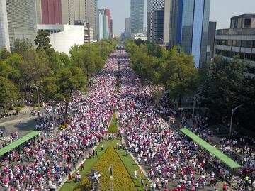 Riña de cifras por marcha del INE; Calderón estima medio millón con base en cálculo de exdirector del Cisen