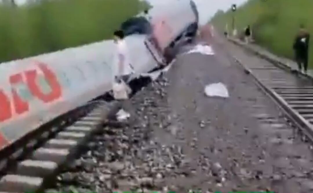 Hasta el momento se estima que el accidente se debió a una rotura de la vía férrea ocasionada por las copiosas lluvias que azotaron los últimos días esta región.  Foto: Tomada de video X / @mundoenbreve