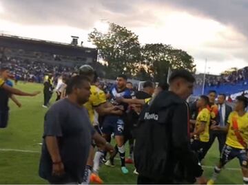 VIDEO: ¡Escándalo en la Liga de Expansión! El entrenador del Celaya golpeó al exauxiliar de Gerardo Martino