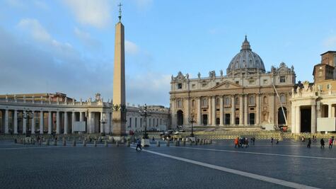 El Vaticano emite sellos postales de "sede vacante"; serán válidos hasta elección de un nuevo Papa