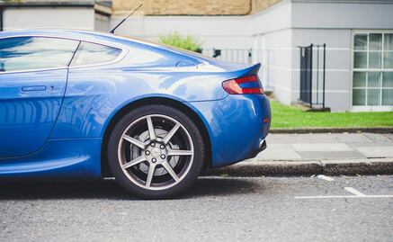 ¿Puedes estacionar tu auto afuera de tu casa o amerita multa?