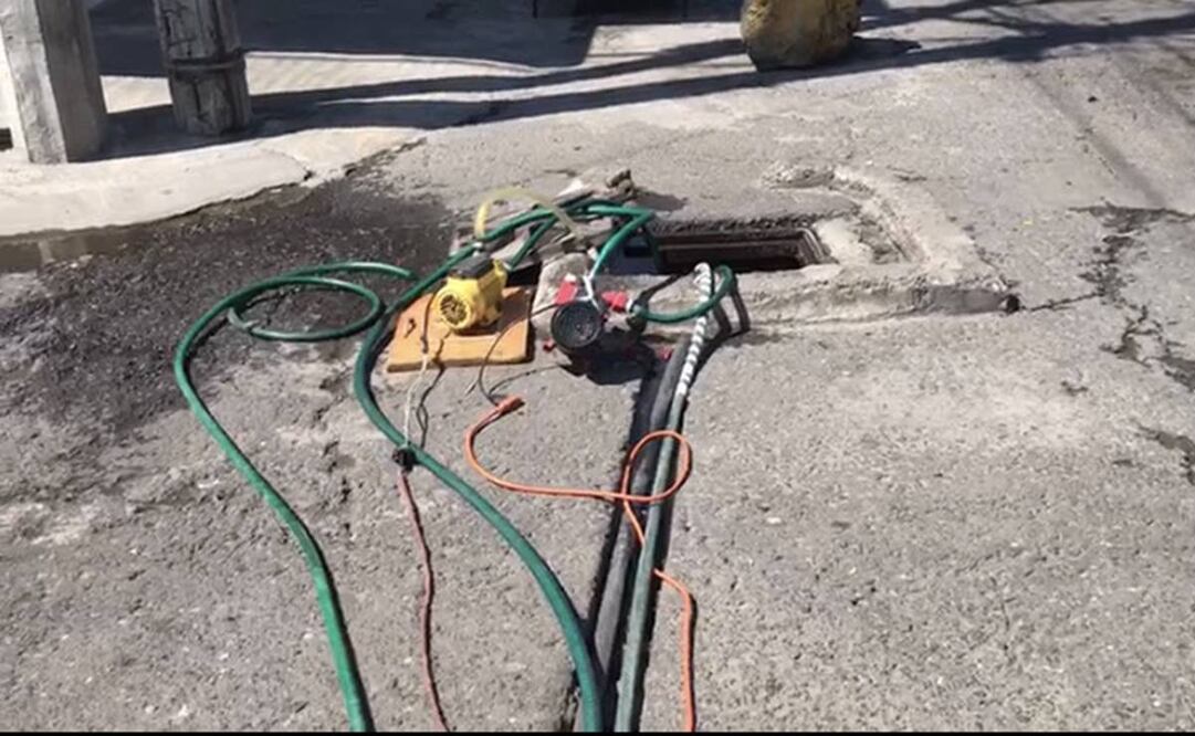 Tan sólo en Ecatepec, las tomas clandestinas de agua potable dejan ganancias por mil millones de pesos al año al crimen organizado, de acuerdo con legisladores. Foto: Archivo EL UNIVERSAL