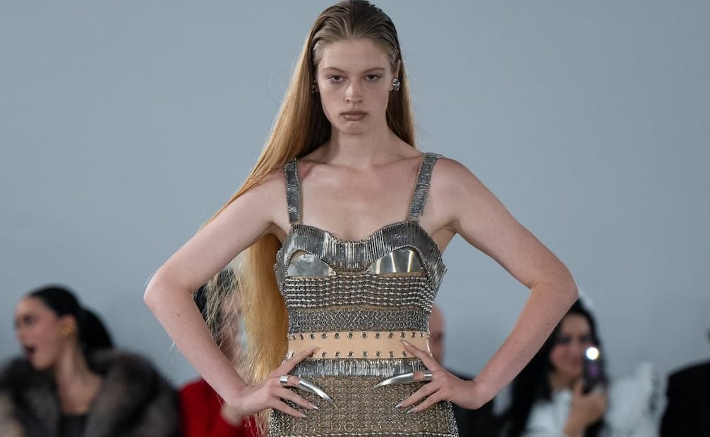 La hija de Elon Musk, Vivian Jenna Wilson, presenta una creación en el desfile de Chris Habana, de temática BDSM, patrocinado por Pornhub, durante la Semana de la Moda de Nueva York, en Nueva York, EE. UU., el 15 de septiembre de 2025 (publicado el 16 de septiembre de 2025). Foto: EFE