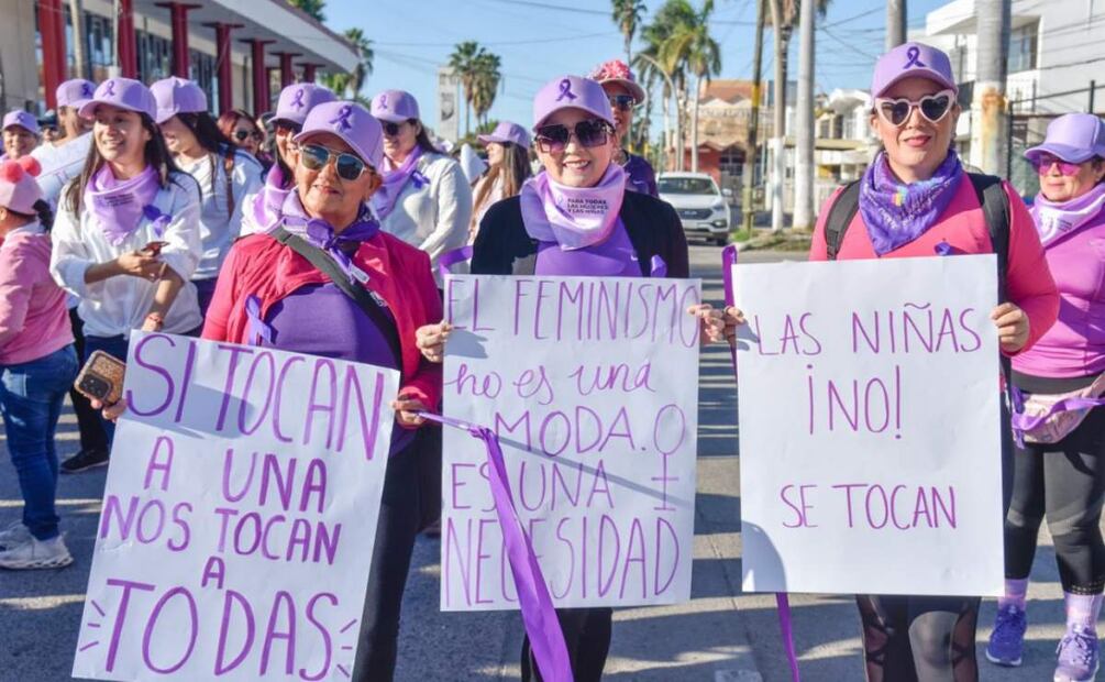 Con vestimenta en color morado y pancartas, mujeres marchan por el 8M en varios puntos de Sinaloa (08/03/2025). Foto: Cortesía