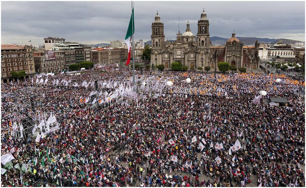 Vista panorámica de la plancha del Zócalo capitalino este 12 de enero del 2025, por el informe de la presidenta Claudia Sheinbaum sobre sus primeros 100 días. Foto: Hugo Salvador / EL UNIVERSAL