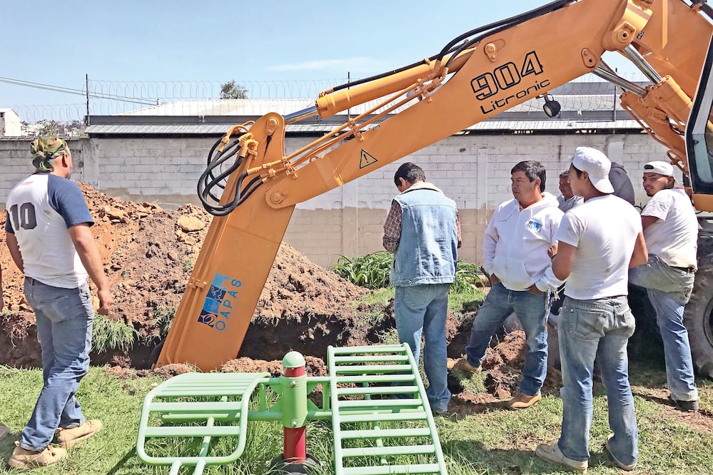 El boquete tiene 24 metros de largo y 7 de profundidad; descartan riesgos a viviendas, pues se ubica lejos de las casas. (REBECA JIMÉNEZ. EL UNIVERSAL)