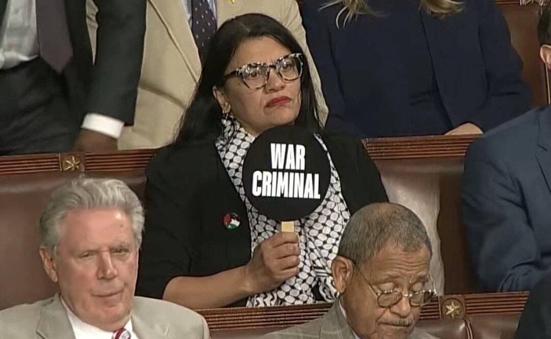 La congresista demócrata, Rashida Tlaib durante el discurso de Benjamín Netanyahu. Foto: X @EmissaryOfNight