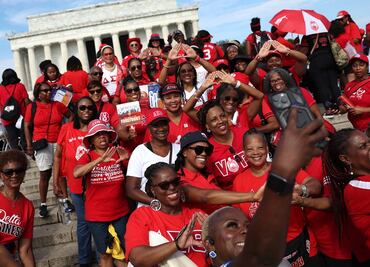 Miles de personas convergen en el National Mall para conmemorar la Marcha de Martin Luther King a Washington