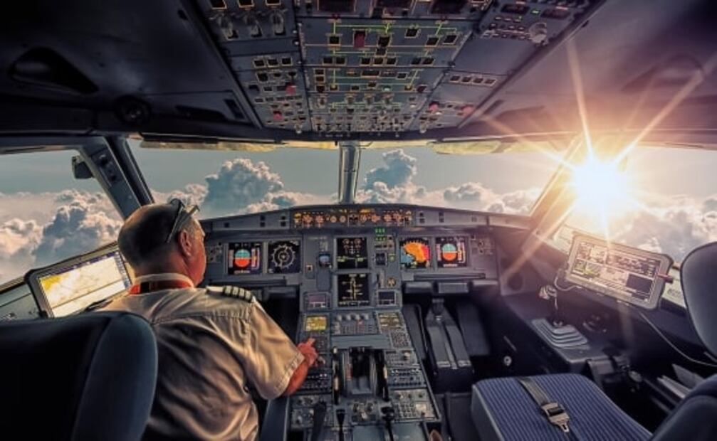 5 mentiras sobre viajar en avión que el cine nos ha contado