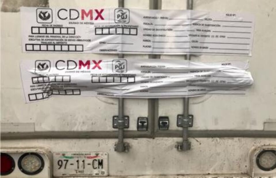 Investigan camioneta llena de despensas en la Portales