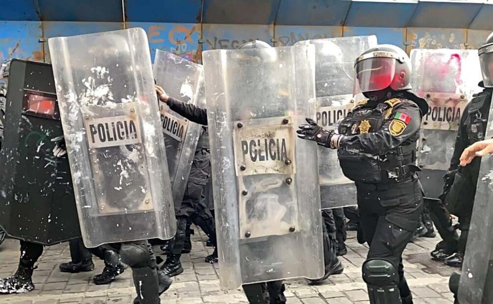 Se registran más enfrentamientos entre policías capitalinos y manifestantes durante la marcha de conmemoración del 2 de octubre. Foto: Valente Rosas/ EL UNIVERSAL