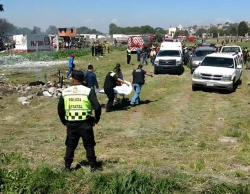 Suman 17 muertos por explosión en Tultepec