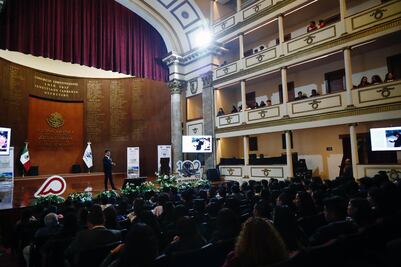 Resolver la pobreza, tema de jóvenes en concurso de oratoria de EL UNIVERSAL