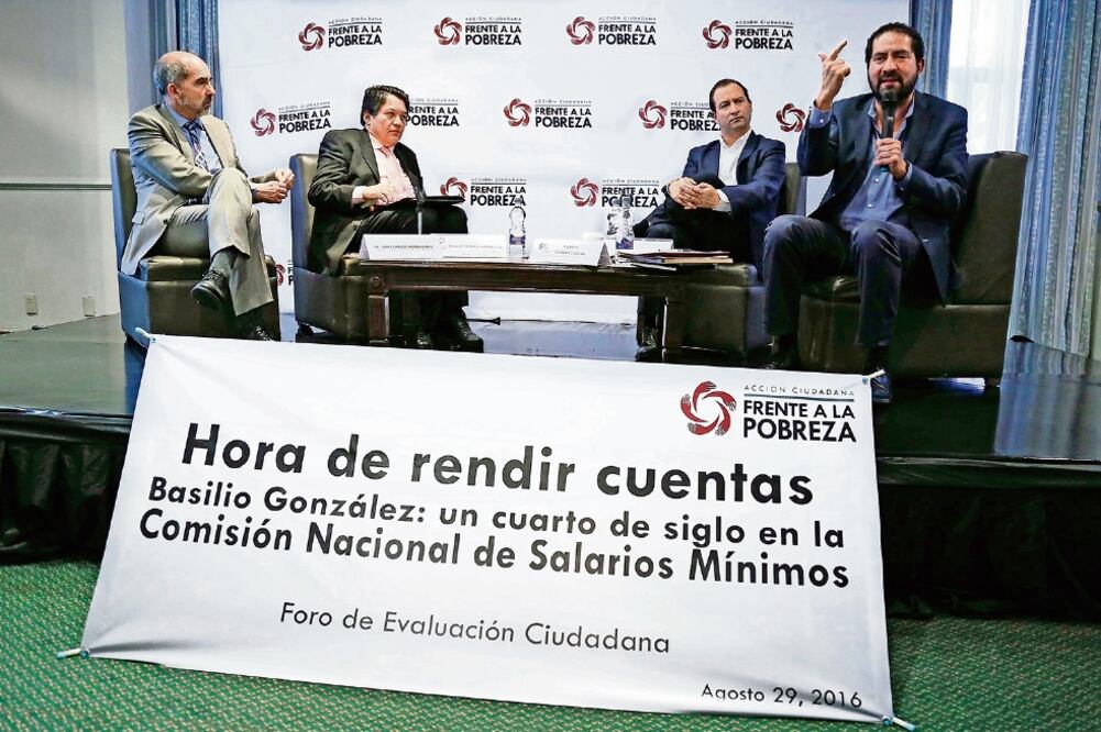 Expertos en la materia analizaron el tema del salario mínimo (CLAUDIA ALONSO.ELUNIVERSAL)