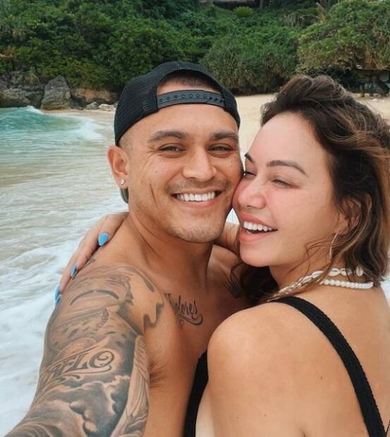Lupillo Rivera pone el grito en el cielo tras ver a su sobrina Chiquis en bikini