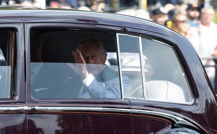 Culmina Carlos III en Gales su gira por Reino Unido