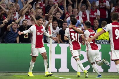 Edson Álvarez y el Ajax clasifican a la fase de grupos de la Champions League