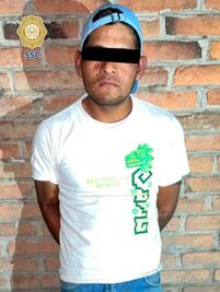 Policía detiene en Xochimilco a persona que agredía turistas; al detenido se le aseguró un cuchillo