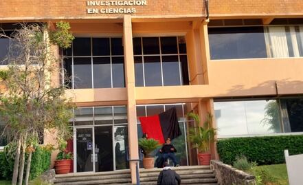 En Morelos estalla huelga de brazos caídos en UAEM en demandan del pago de aguinaldo