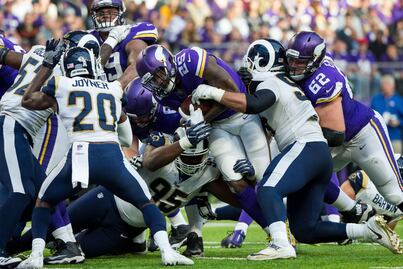 Vikings controla el ataque de Rams