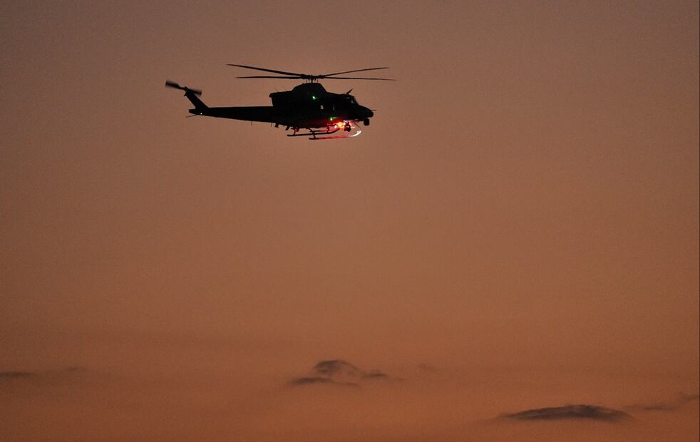 Buscan a supervivientes tras el choque entre un avión y un helicóptero en Washington. Foto: AP