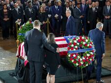 Homenajean al senador Lindsey Graham, antes de su funeral; "era capaz de unir a la gente", destaca Trump