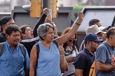 Bloquea la CNTE plazas comerciales