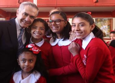 Mancera desea éxito a niños y jóvenes que regresan a clases