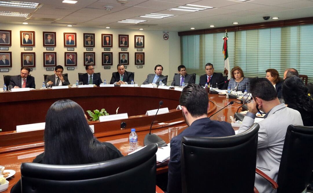 La procuradora sostuvo una reunión de tres horas y media con los integrantes de la Comisión Especial de Ayotzinapa de la Cámara de Diputados (Foto: Cortesía PGR)