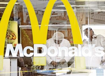 McDonald's suspende uso de IA con la que tomaba pedidos desde el coche