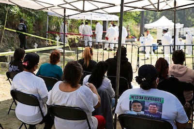 Exhuman primeros restos en el Panteón de Dolores
