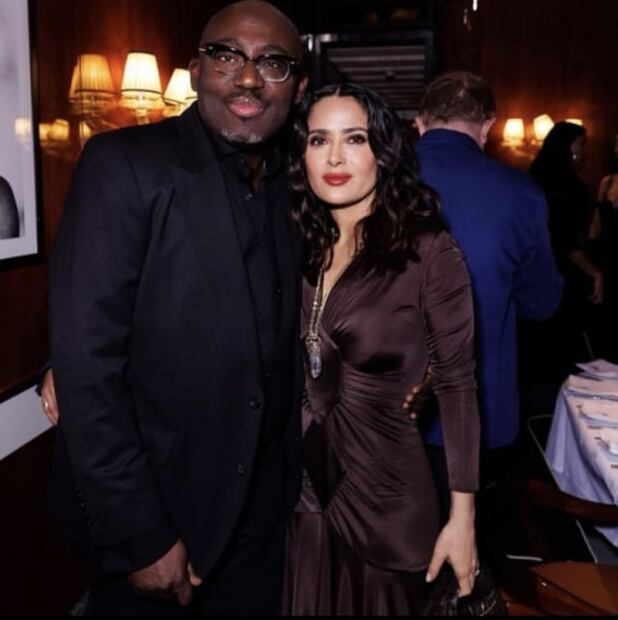 Los cuarzos quedan con todo, el collar de Salma Hayek es la prueba