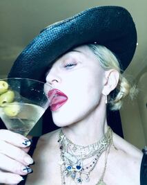 Madonna posa desnuda a sus 61 años e impacta con su figura