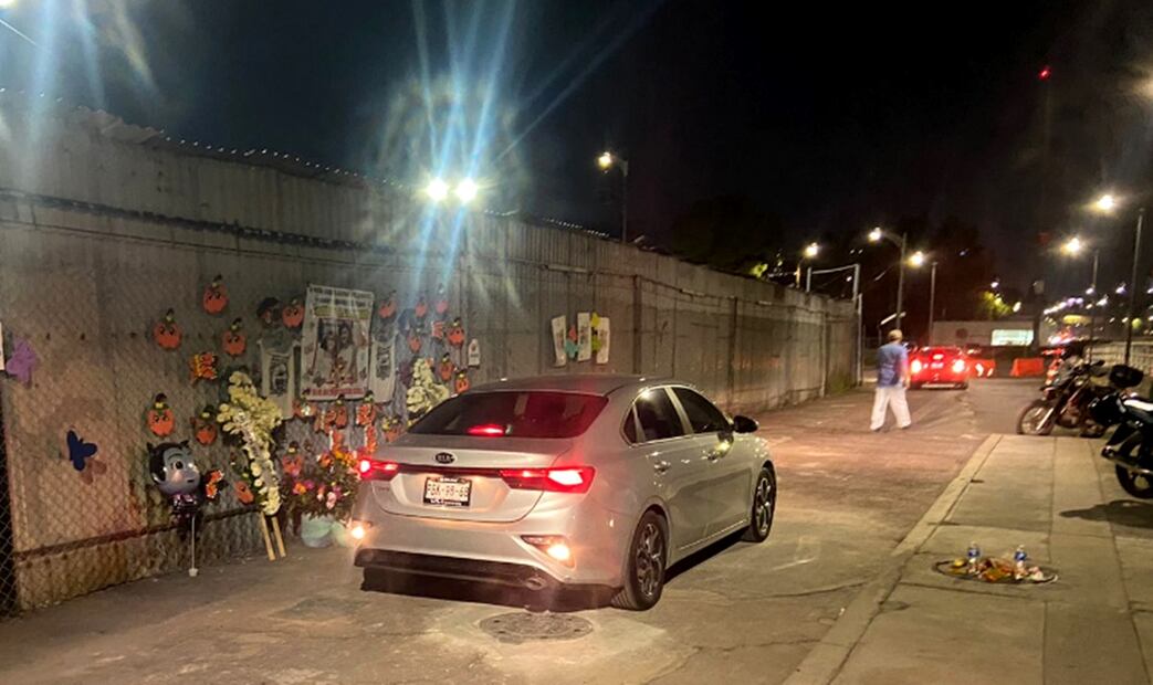 La falta de alumbrador público ha provocado también que en bajo puente, a unos escasos pasos del memorial, también sea utilizado como sanitario. Foto: Juan Carlos Williams/EL UNIVERSAL