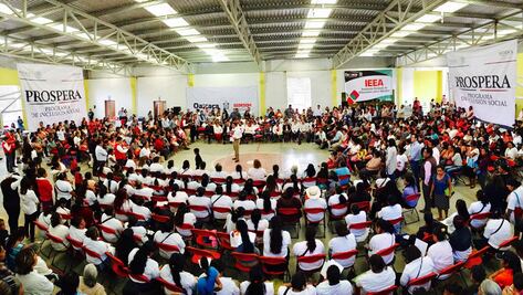 Entrega Sedesol apoyos a familias de Oaxaca