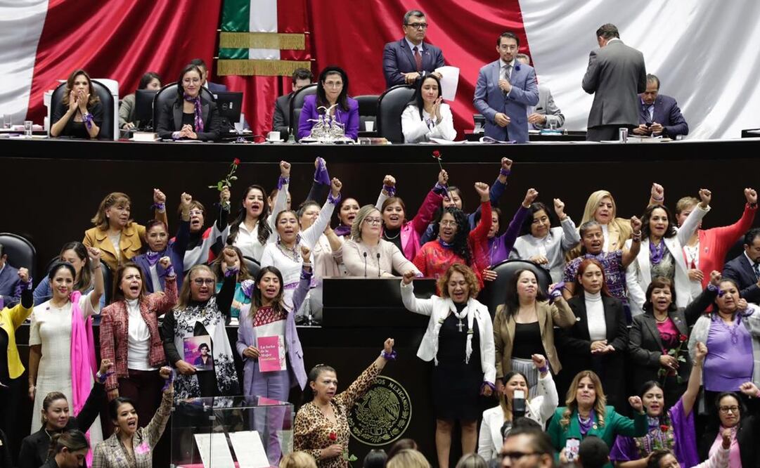 Diputadas de Morena y la oposición se confrontan por las aspirantes a la presidencia en el marco de la conmemoración del voto femenino. Foto: Especial