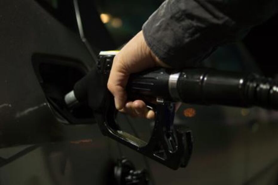 ¿Qué auto gasta más gasolina, automático o estándar? 