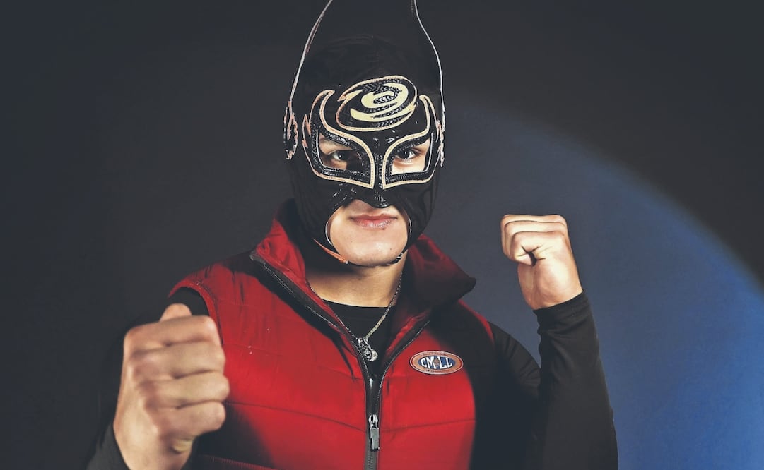 Se convirtió en luchador, gracias a su perseverancia. Foto: de BERENICE FREGOSO. EL UNIVERSAL