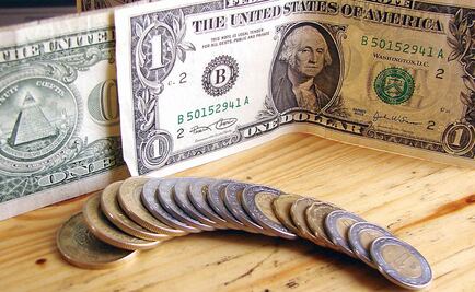 Peso mexicano borra ganancias frente al dólar