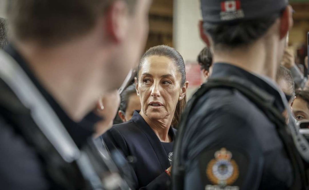 La presidenta mexicana, Claudia Sheinbaum, es rodeada por sus partidarios después de llegar a Calgary, Alberta, el lunes 16 de junio de 2025, para asistir a la reunión de líderes del G7 que se lleva a cabo en Kananaskis, Alberta. Foto: AP