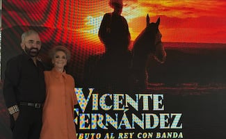 Dueto entre Vicente Fernández y su hijo Alejandro hace llorar a Doña Cuquita
