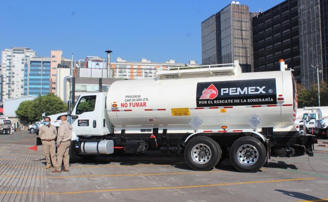 Esta comercialización incluye las gasolinas automotrices, turbosina y gas licuado de petróleo (LP), que sumaron un total de un millón 316 mil barriles diarios. Foto: Pemex