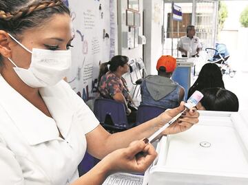 Refuerzan vacunación por frío en la CDMX