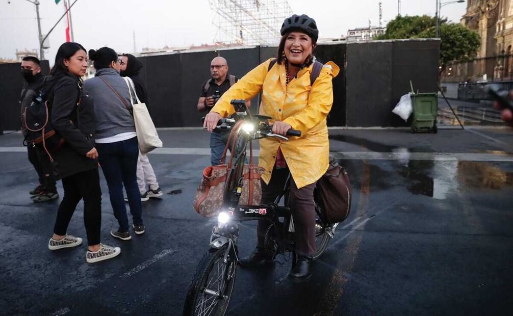 El pasado 12 de junio, Xóchitl Gálvez, llegó en este mismo vehículo a Palacio Nacional para intentar ingresar a la mañanera. Foto: EL UNIVERSAL