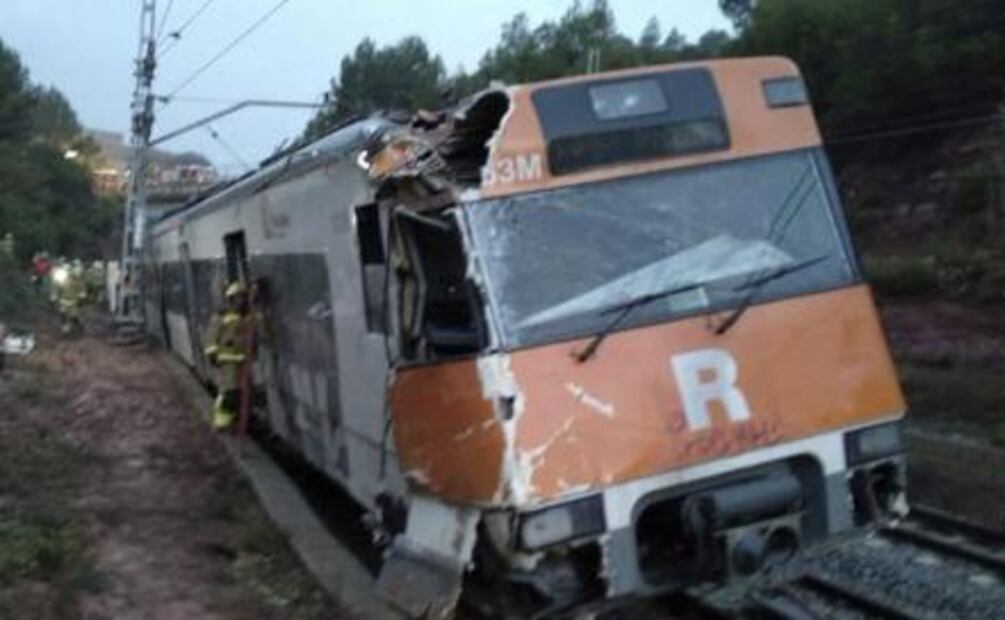 Reportan un muerto y 49 heridos tras descarrilamiento de tren en España