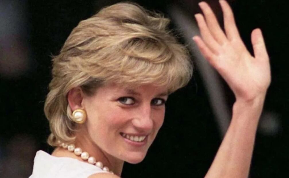 Hermano de Lady Di publica foto de la tumba de la princesa y conmociona las redes
